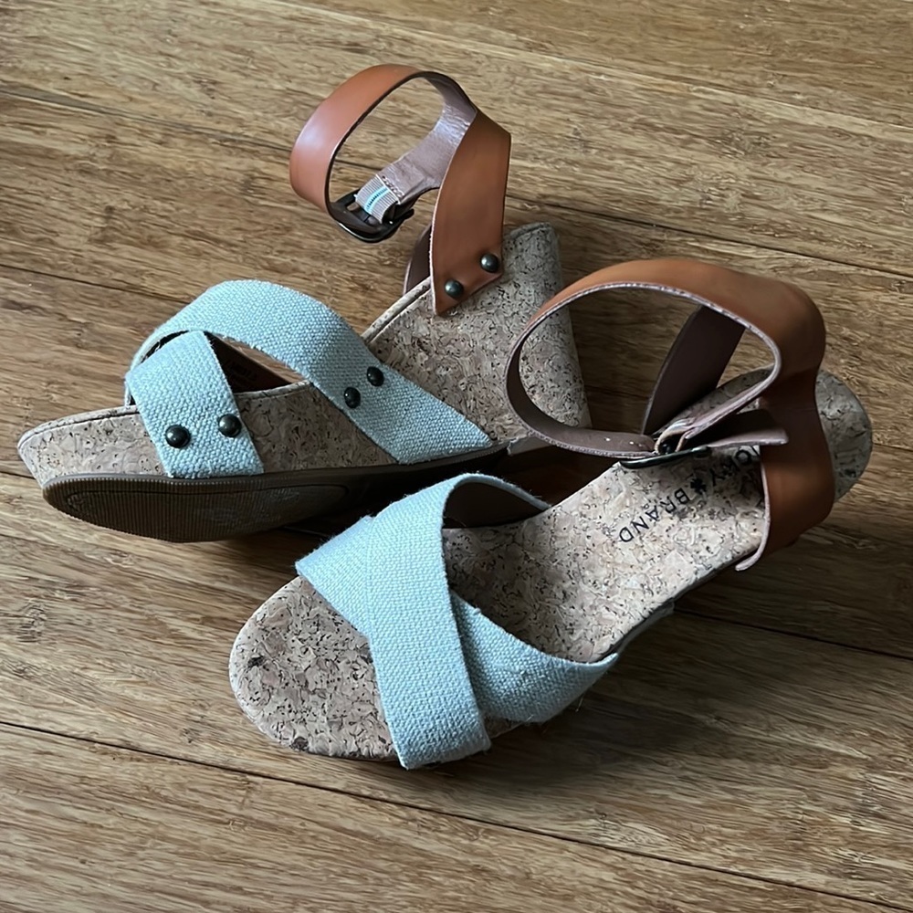 NEW LUCKY BRAND Strappy Tan/Brown Wedge Sandals sz 7.5